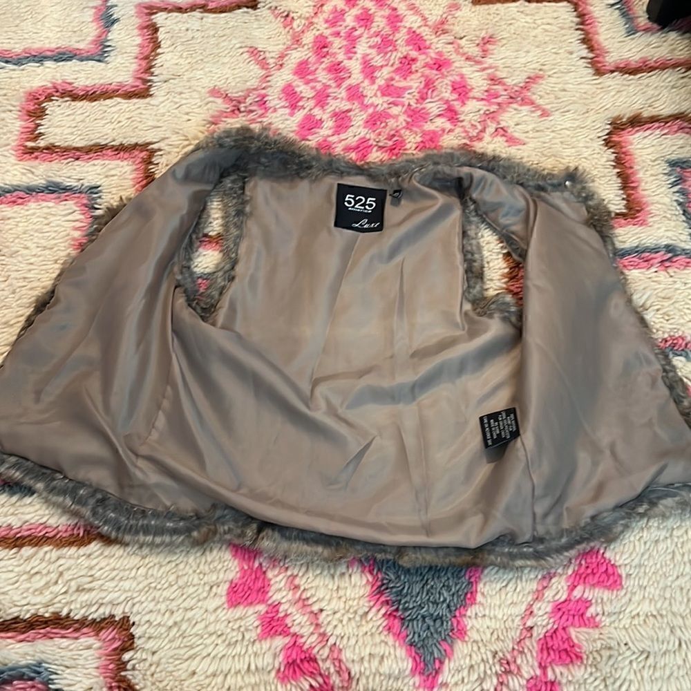 Rabbit Fur Cropped Vest  - Picture 4 of 6